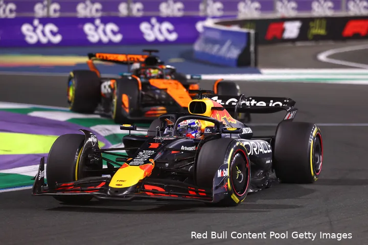 red bull racing max verstappen mclaren oscar piastri gp saoedi arabie 2025 zondag 4