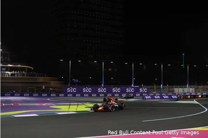 <i>Max Verstappen moest koste wat kost voor Oscar Piastri blijven.&nbsp;</i>