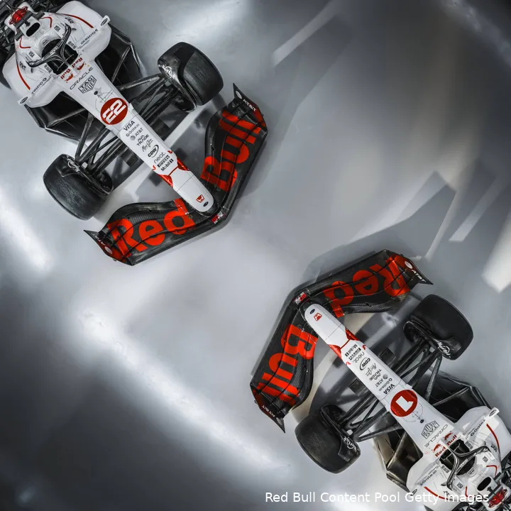 Verstappen en Tsunoda zullen als eerbetoon aan Honda met een witte livery rijden.