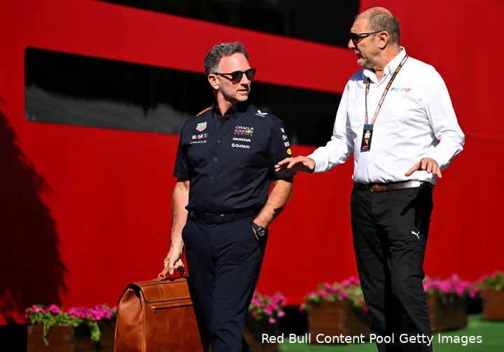 <i>Red Bull-teambaas Horner hier nog op z'n gemak.</i>