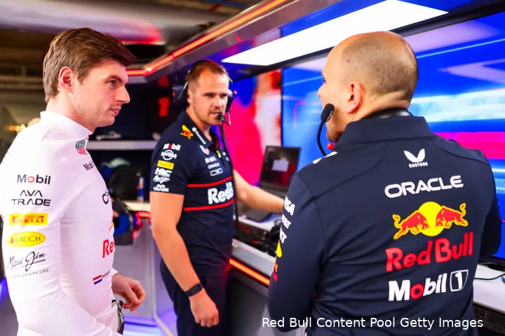 Lambiase deed zijn best om Verstappen te helpen.