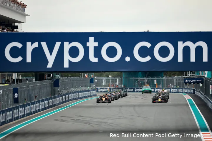 red bull racing max verstappen gp miami 2025 zondag mclaren mercedes start grid