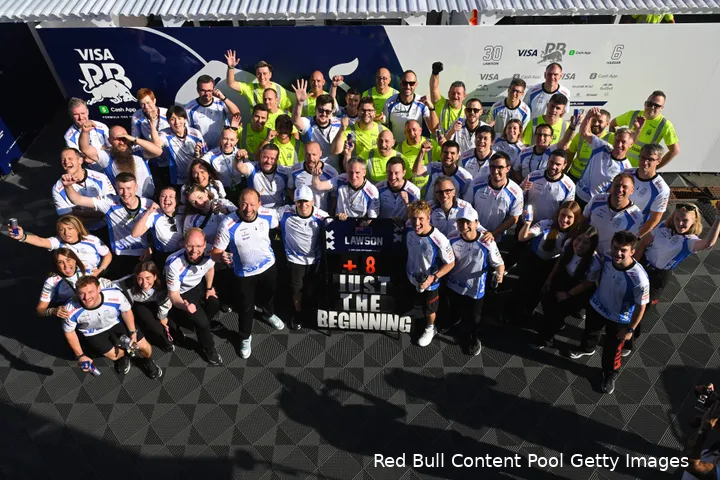 isack hadjar liam lawson visa cash app racing bulls gp oostenrijk 2025 zondag team