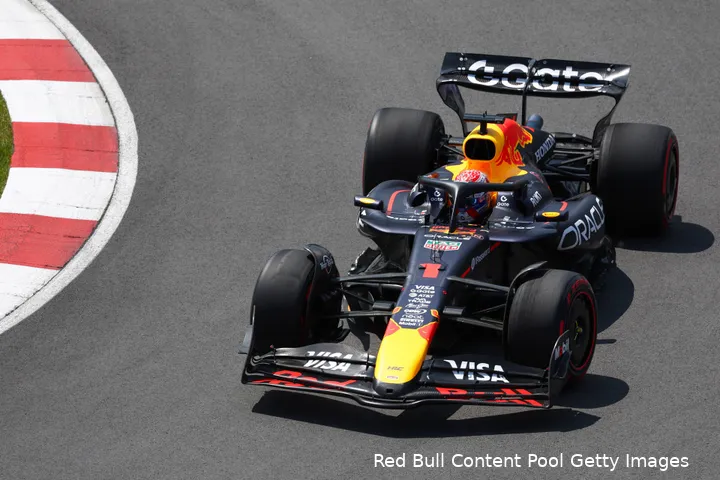 <i>Verstappen heeft het lastig met zijn remmen.</i>