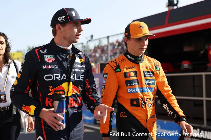 Beide coureurs moeten Verstappen in de gaten houden.