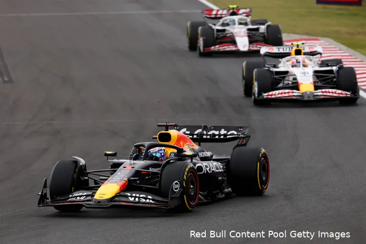 max-verstappen-zondag-race-hongarije-2025