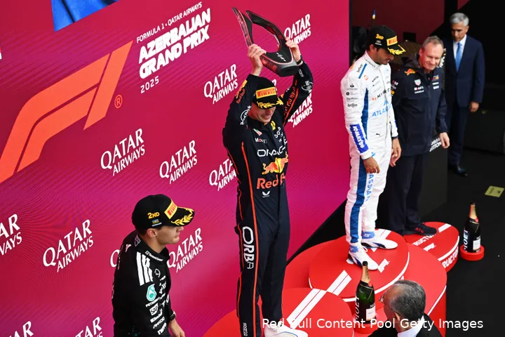 max-verstappen-red-bull-racing-gp-azerbeidzjan-2025-zondag-george-russell-mercedes-carlos-sainz-williams-podium-2