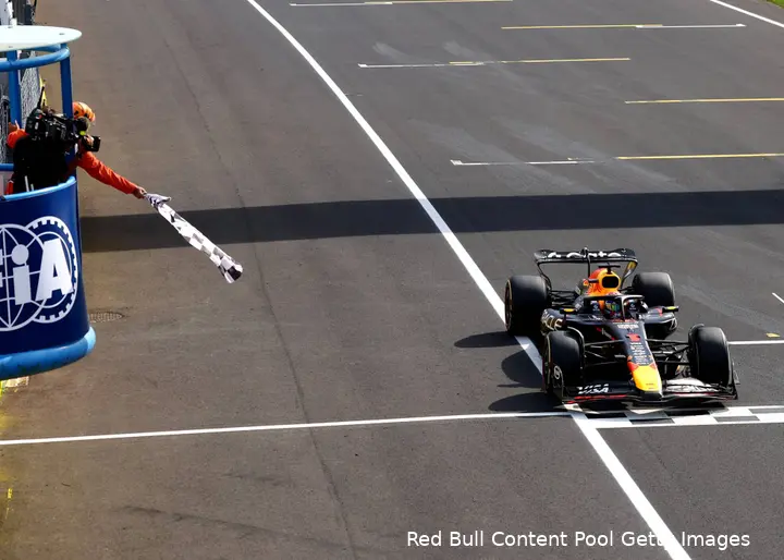 max-verstappen-red-bull-racing-gp-italie-2025-zondag-monza-vlag