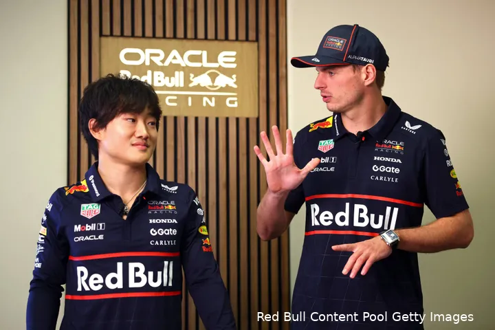 max-verstappen-yuki-tsunoda-vrijdag-red-bull-racing-bakoe