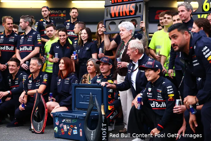 red-bull-racing-max-verstappen-helmut-marko-oma-gp-azerbeidzjan-2025-zondag-yuki-tsunoda
