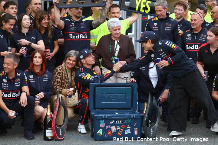 red-bull-racing-max-verstappen-helmut-marko-yuki-tsunoda-oma-gp-azerbeidzjan-2025-zondag-3