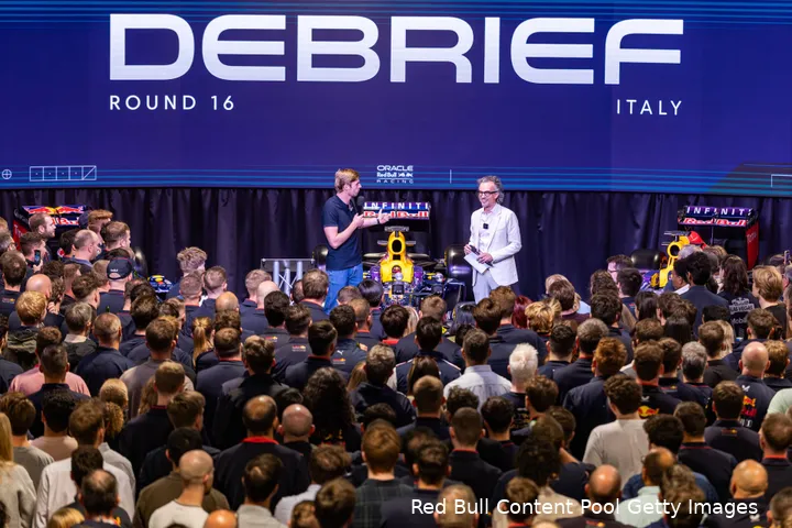 verstappen-mekies-debrief-monza-fabriek-2025