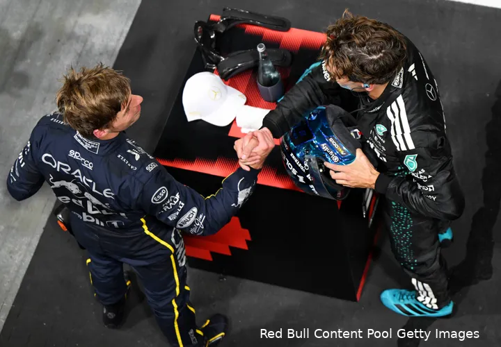 george-russell-mercedes-max-verstappen-red-bull-racing-zaterdag-singapore-2025