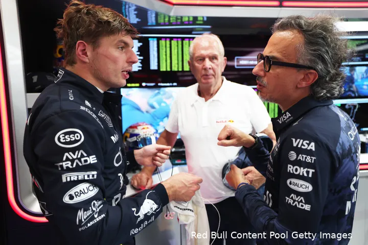helmut-marko-laurent-mekies-max-verstappen-red-bull-racing-vrijdag-singapore-2025