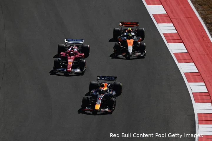lando-norris-mclaren-charles-leclerc-ferrari-max-verstappen-red-bull-racing-cota-zondag-2025