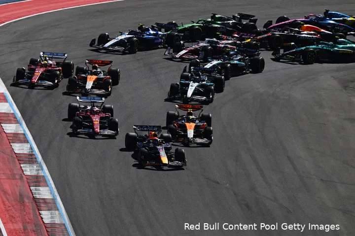 lando-norris-mclaren-oscar-piastri-charles-leclerc-ferrari-lewis-hamilton-george-russell-mercedes-max-verstappen-red-bull-racing-cota-zondag-202591504