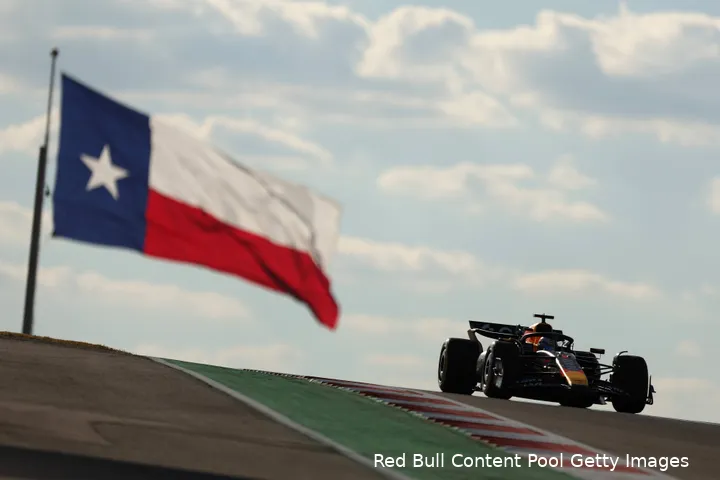 vlag-max-verstappen-red-bull-racing-cota-2025-vrijdag-3