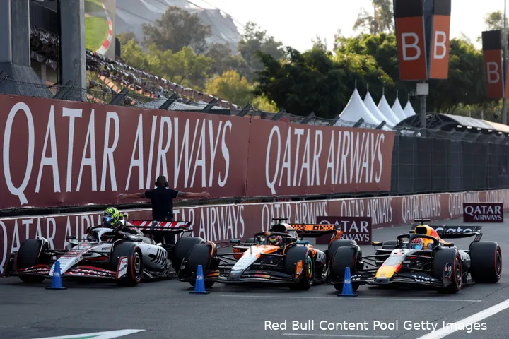 max-verstappen-red-bull-racing-gp-mexico-zaterdag-haas-oliver-bearman-haas-oscar-piastri-mclaren