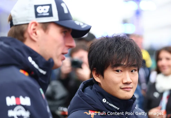 max-verstappen-2025-las-vegas-vt3-zaterdag-yuki-tsunoda-lachen