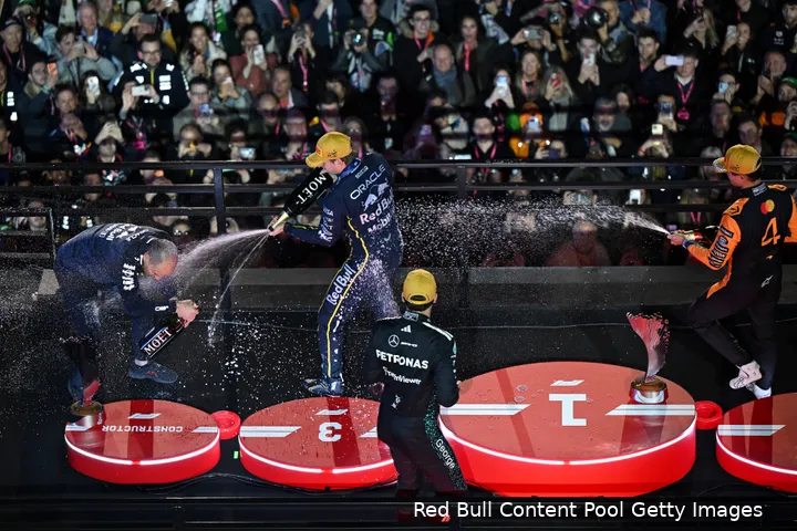 max-verstappen-red-bull-racing-gp-las-vegas-2025-zondag-george-russell-mercedes-mclaren-lando-norris-gianpiero-lambiase-5