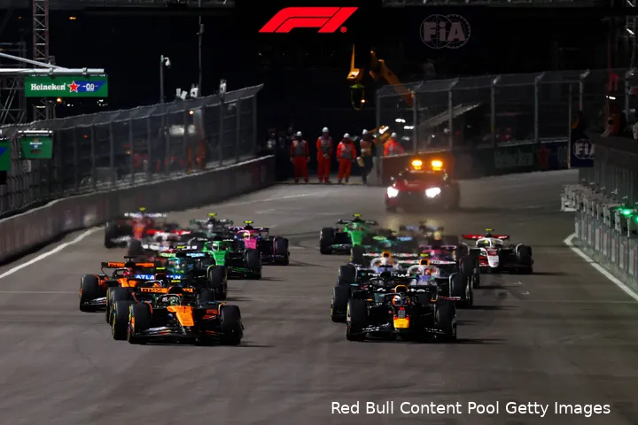 max-verstappen-red-bull-racing-gp-las-vegas-2025-zondag-george-russell-mercedes-mclaren-lando-norris-start