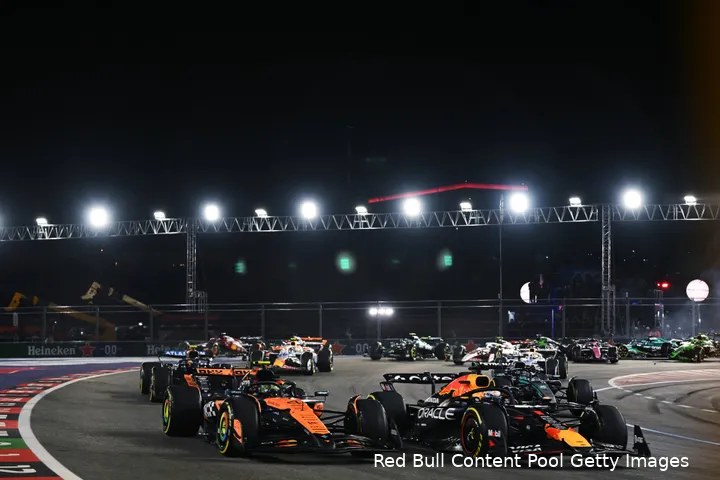 max-verstappen-red-bull-racing-gp-las-vegas-2025-zondag-mclaren-lando-norris-start-2