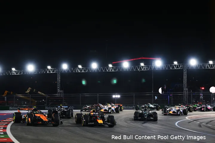 max-verstappen-red-bull-racing-gp-las-vegas-2025-zondag-mclaren-lando-norris-start