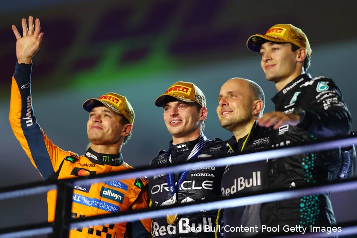 max-verstappen-red-bull-racing-gp-las-vegas-2025-zondag-mercedes-george-russell-lando-norris-mclaren-gianpiero-lambiase-6