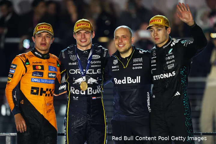 max-verstappen-red-bull-racing-gp-las-vegas-2025-zondag-mercedes-george-russell-lando-norris-mclaren-gianpiero-lambiase
