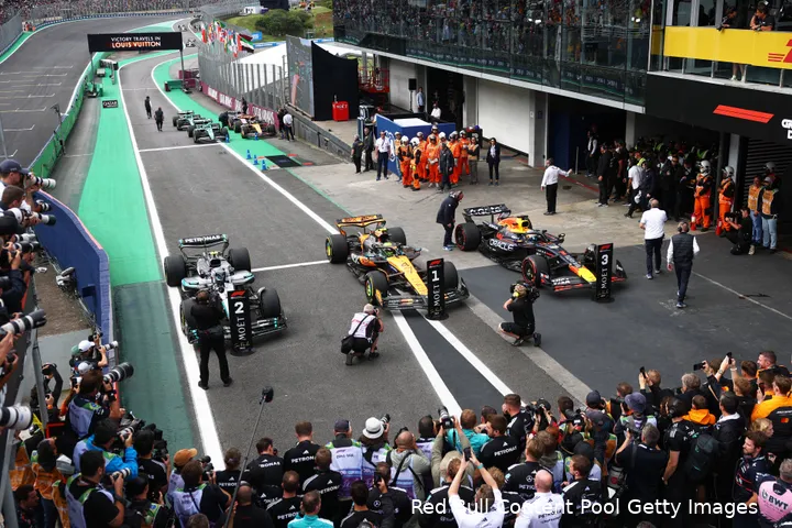 max-verstappen-red-bull-racing-gp-sao-paulo-brazilie-2025-zondag-andrea-kimi-antonelli-mercedes-lando-norris-mclaren