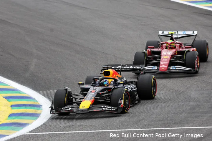 max-verstappen-red-bull-racing-gp-sao-paulo-brazilie-2025-zondag-lewis-hamilton-ferrari