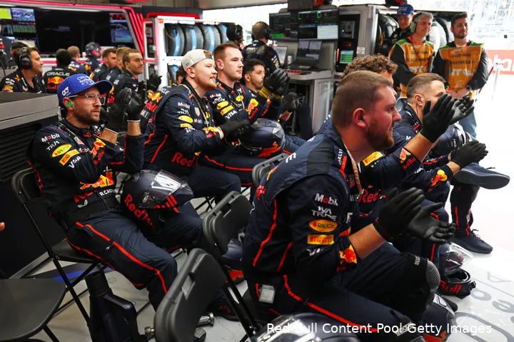 monteurs-red-bull-racing-gp-sao-paulo-brazilie-2025-zondag