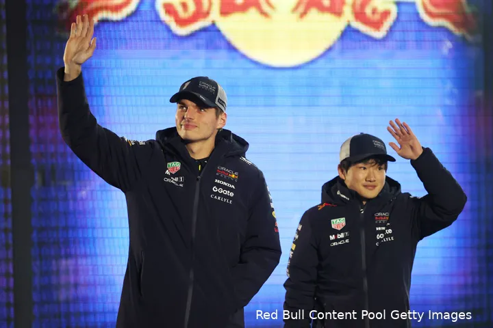 yuki-tsunoda-max-verstappen-red-bull-racing-gp-las-vegas-2025-zondag-2