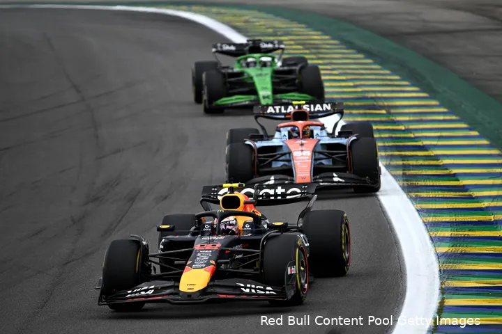 yuki-tsunoda-red-bull-racing-sprintrace-brazilie