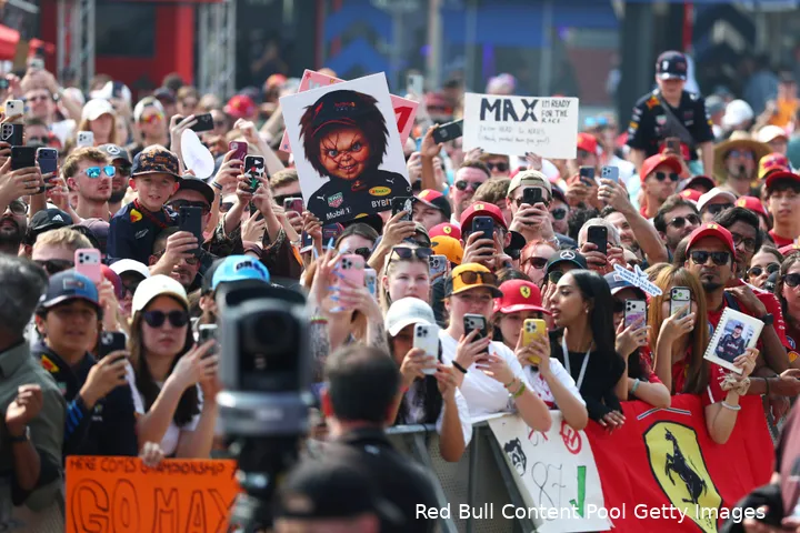 chucky-max-verstappen-zaterdag-abu-dhabi-red-bull-racing-2025