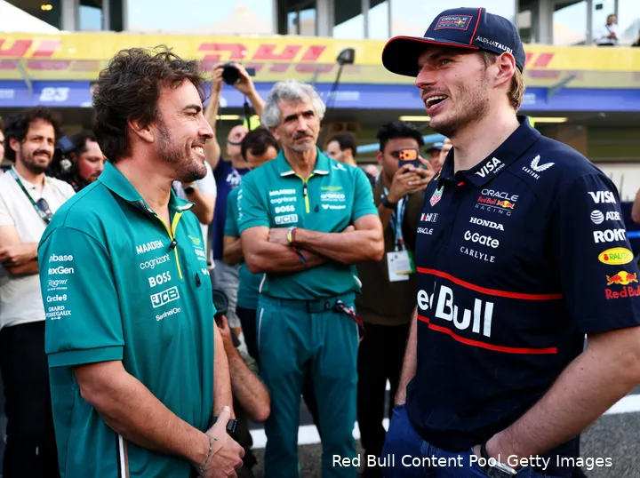 fernando-alonso-aston-martin-max-verstappen-red-bull-racing-donderdag-abu-dhabi-2025
