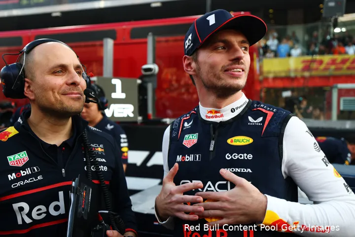 max-verstappen-gianpiero-lambiase-red-bull-racing-gp-abu-dhabi-2025-zondag-3