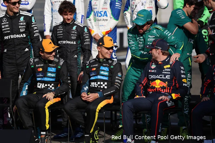 max-verstappen-mercedes-andrea-kimi-antonelli-george-russell-red-bull-racing-gp-abu-dhabi-2025-zondag-aston-martin-fernando-alonso-mclaren-oscar-piastri-lando-norris