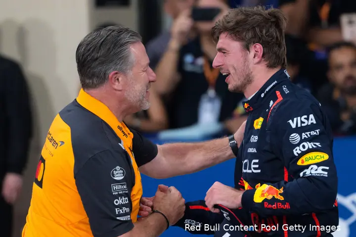 max-verstappen-red-bull-racing-2025-gp-abu-dhabi-zaterdag-zak-brown-mclaren-4