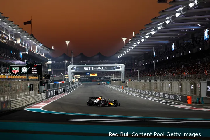 max-verstappen-red-bull-racing-gp-abu-dhabi-2025-zondag-11