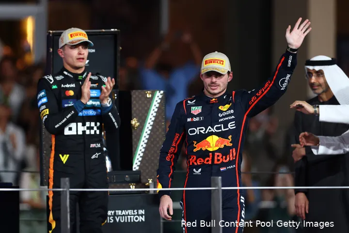 max-verstappen-red-bull-racing-gp-abu-dhabi-2025-zondag-mclaren-lando-norris