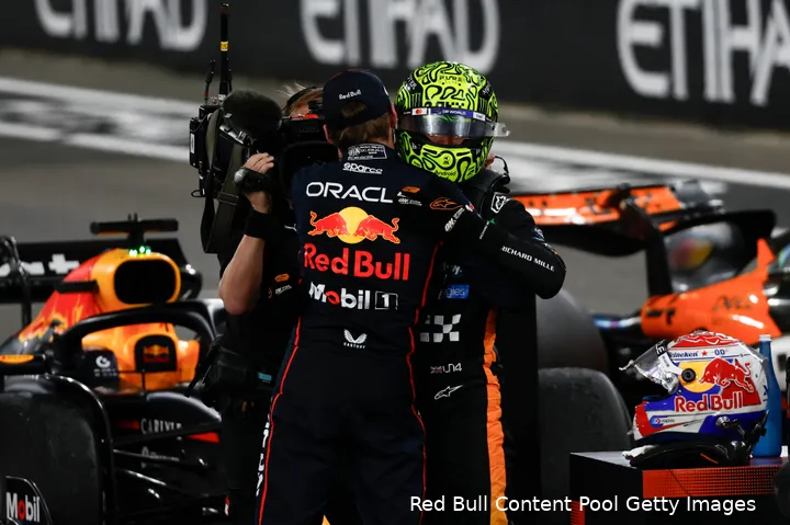 max-verstappen-red-bull-racing-gp-abu-dhabi-2025-zondag-mclaren-lando-norris