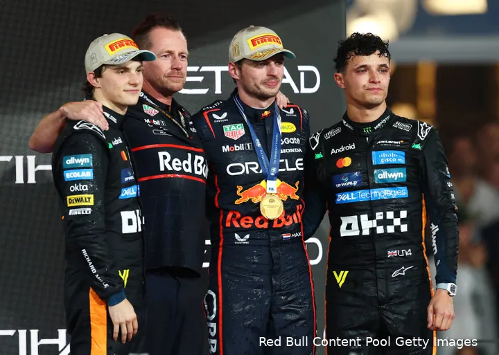 max-verstappen-red-bull-racing-gp-abu-dhabi-2025-zondag-mclaren-lando-norris-oscar-piastri