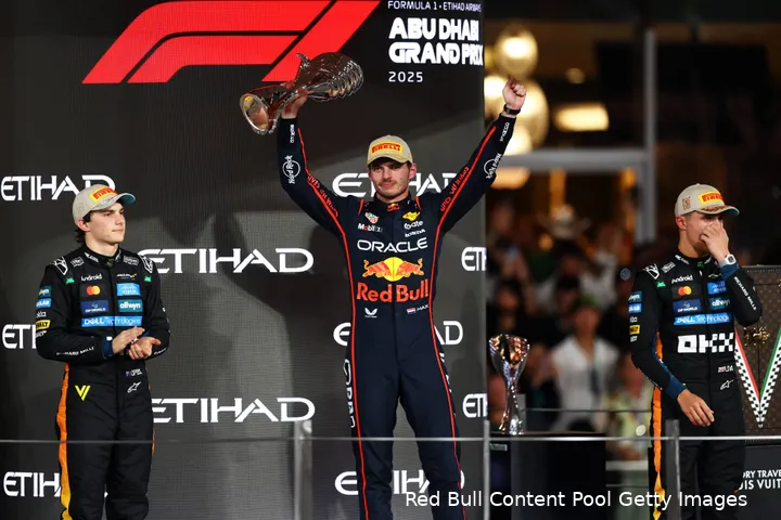 max-verstappen-red-bull-racing-gp-abu-dhabi-2025-zondag-mclaren-oscar-piastri-lando-norris