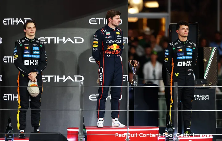 max-verstappen-red-bull-racing-gp-abu-dhabi-2025-zondag-mclaren-oscar-piastri-lando-norris