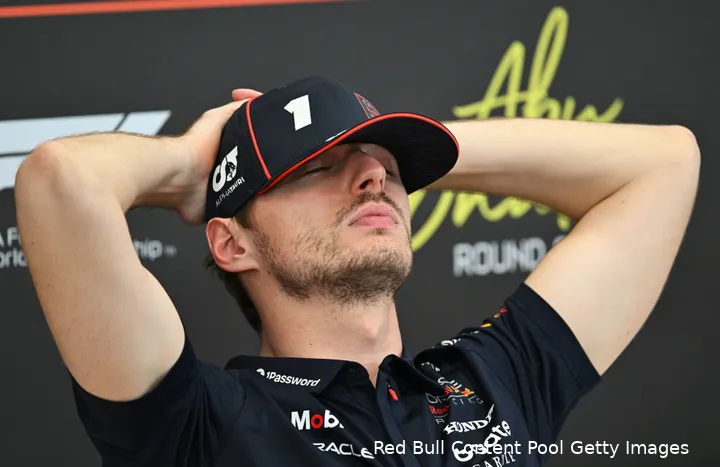 max-verstappen-red-bull-racing-gp-abu-dhabi-2025-zondag-slaap-moe