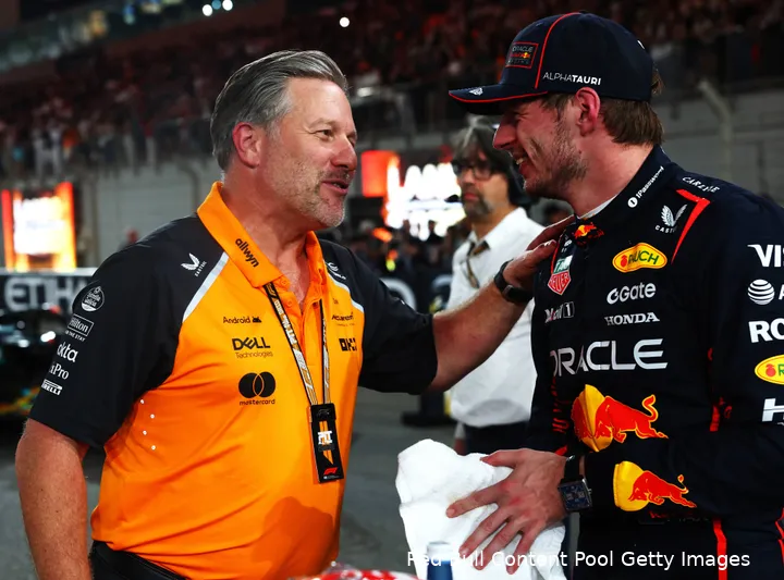 max-verstappen-red-bull-racing-gp-abu-dhabi-2025-zondag-zak-brown-mclaren