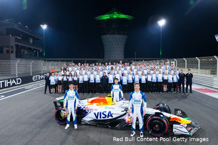 team-foto-racing-bulls-isack-hadjar-liam-lawson-2025-abu-dhabi