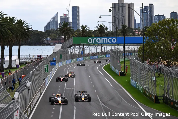 red-bull-racing-max-verstappen-gp-australie-zondag-2026-arvid-lindblad-lewis-hamilton-lando-norris