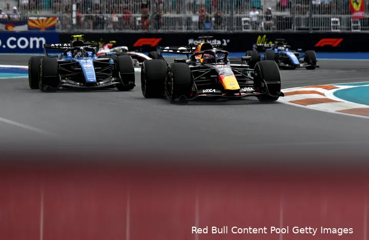 max-verstappen-red-bull-racing-gp-miami-2026-zondag-carlos-sainz